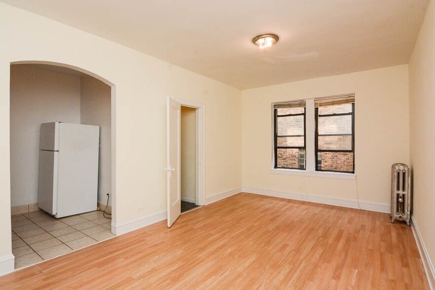 Building Photo - 4854 N Damen Ave