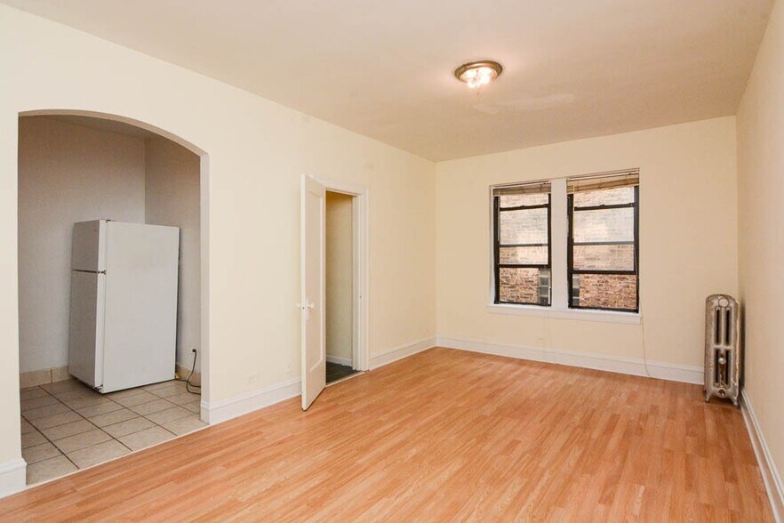 Building Photo - 4856 N Damen Ave