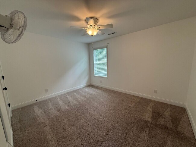 Building Photo - 4 Bedroom Home on a Cul-de-Sac with Lawn Care Included!
