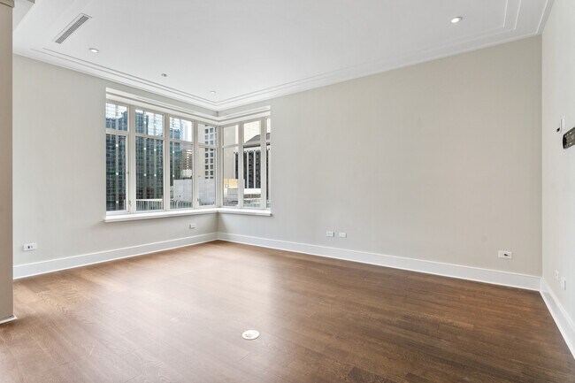 Building Photo - 118 E Erie St