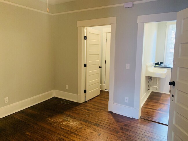 Building Photo - 412 Seiler Ave