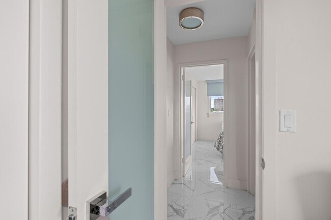 Building Photo - 2400 NE 9th St