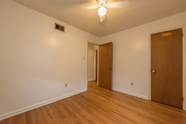 Building Photo - 2 Bedroom 1 Bathroom Home With Carport.