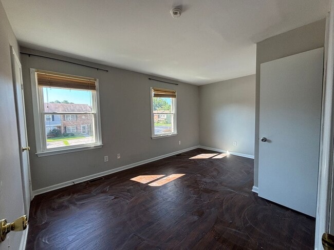 Building Photo - Townhouse Ready for Rent