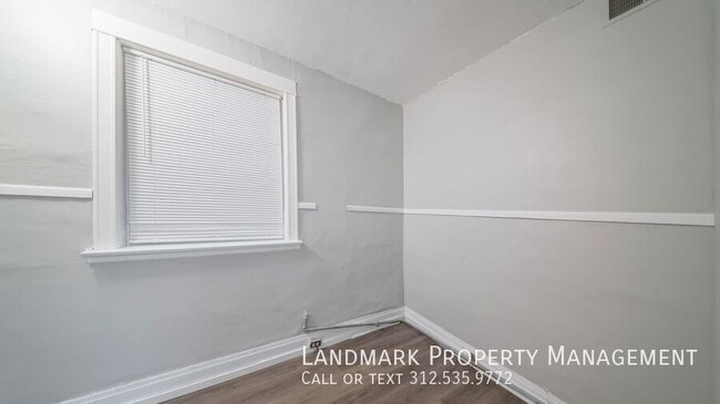 Building Photo - 2132 W Haddon-Unit 1