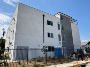 Building Photo - 226 W 87th St