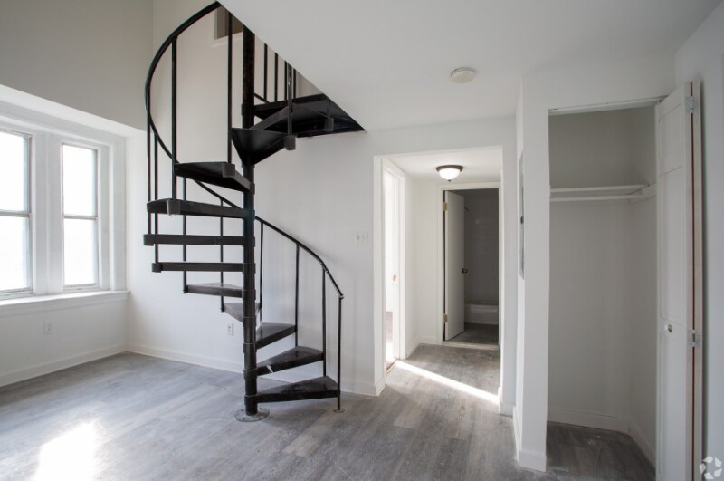 Building Photo - 5225 Schuyler St