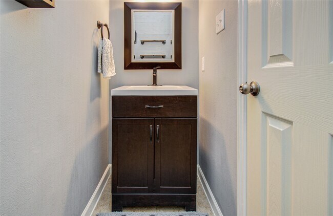 Building Photo - 1230 Blue Leaf Dr