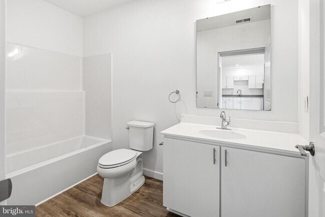 Building Photo - 915 N Broad St