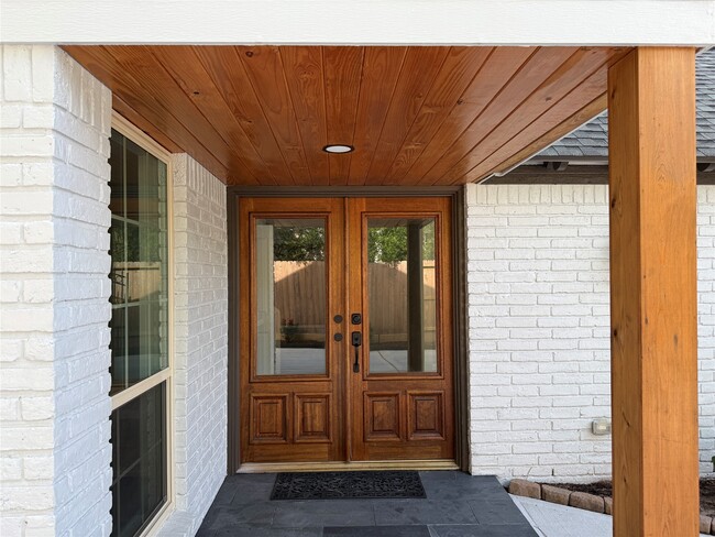 Building Photo - 10714 Deerwood Rd