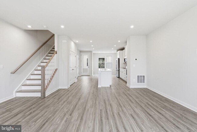 Building Photo - 2118 Acadia Rd