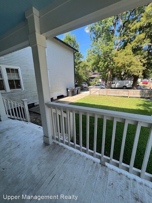 Building Photo - 4 br, 2 bath Apartment - 1531 - 1533 Lower...