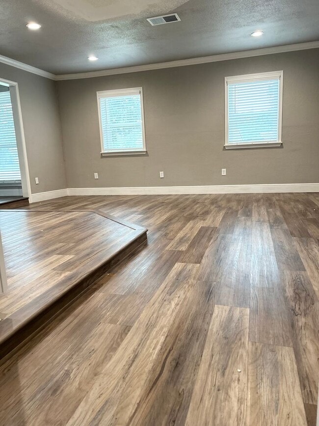 Building Photo - Located in the HEART of Burleson!