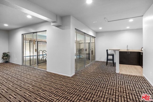 Building Photo - 1515 S Beverly Dr