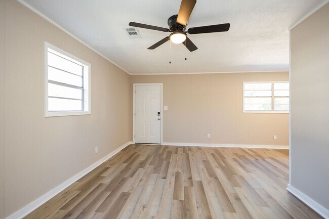 Building Photo - 732-732 Randall St