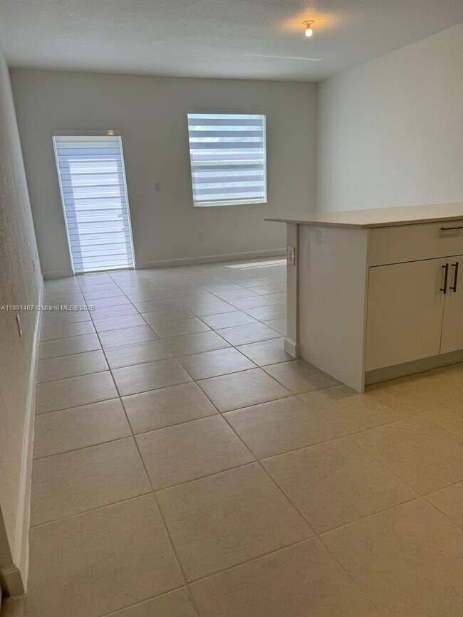 Building Photo - 16124 SW 148th Pl