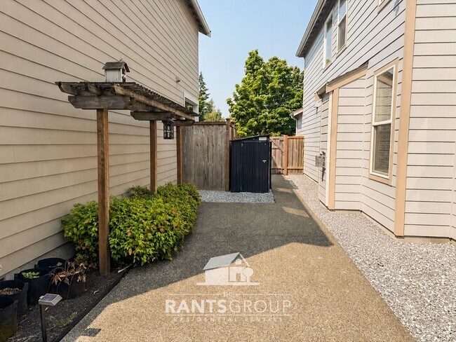 Building Photo - Gorgeous 2 Story Home! Located in Central Lacey!