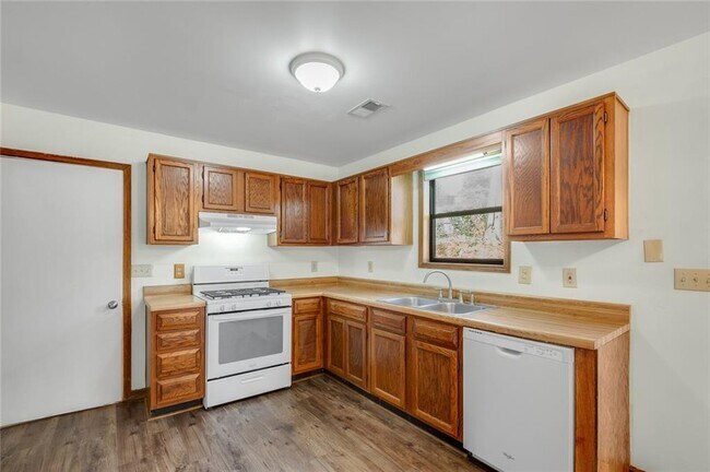 Building Photo - 1810 River Rock Trail