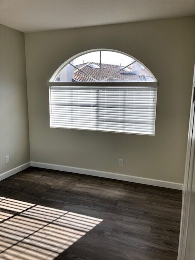 Building Photo - PICTURE PERFECT 2 BR/2 BATH PLUS LOFT END UNIT CONDO WITH DIRECT ACCESS 2 CAR GARAGE