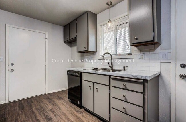 Building Photo - 2 bed, 2 bath duplex in Hayden