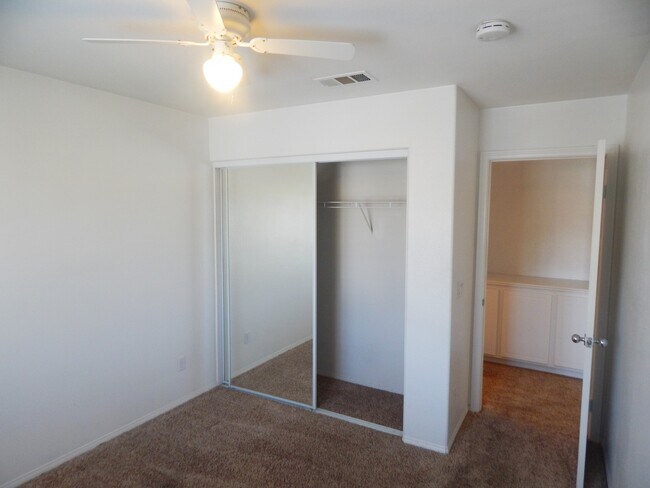 Building Photo - GORGEOUS 4 Bedroom** & 3 full bathrooms on a Cul-De-Sace Home!!