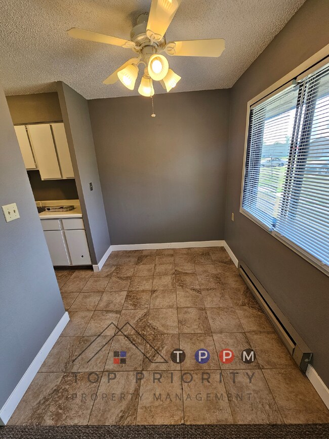 Building Photo - 1 Bedroom | 1 Bathroom Unit in Dysart Avai...
