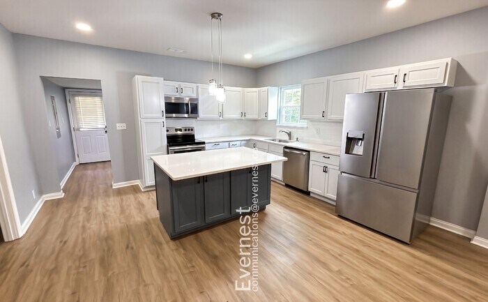 Building Photo - 2311 Fairleigh St