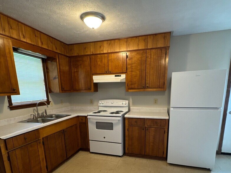 Building Photo - 112 Misty Ln