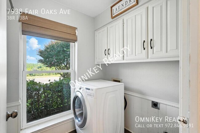 Building Photo - 7938 Fair Oaks Ave