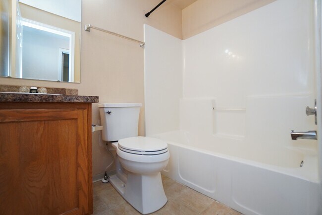 Building Photo - 2105 S Euclid Ln