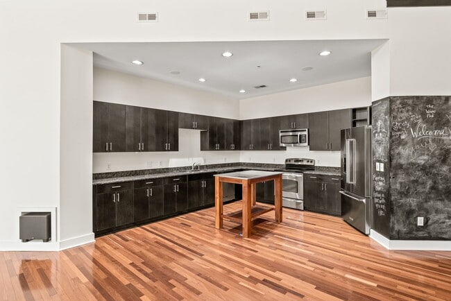 Building Photo - The Gallery Lofts, 2 Bedroom Condo minutes...