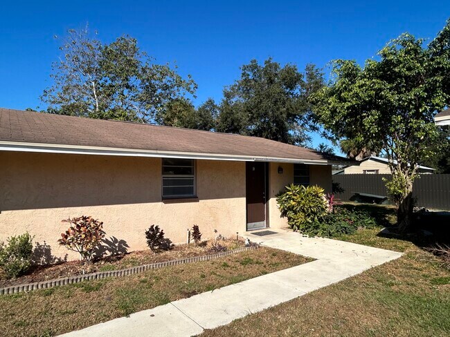 Building Photo - 10415 Alma St