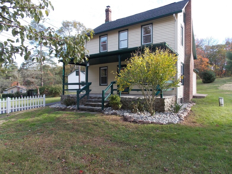 Building Photo - 270 Wellington Rd