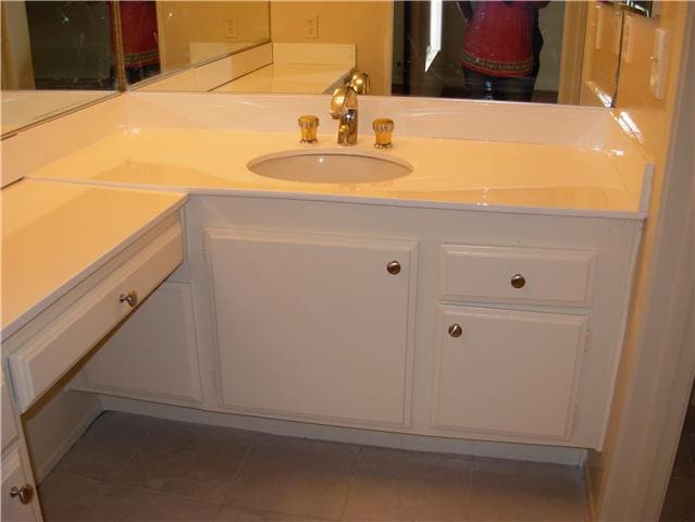 Bath - 3216 Caminito Eastbluff