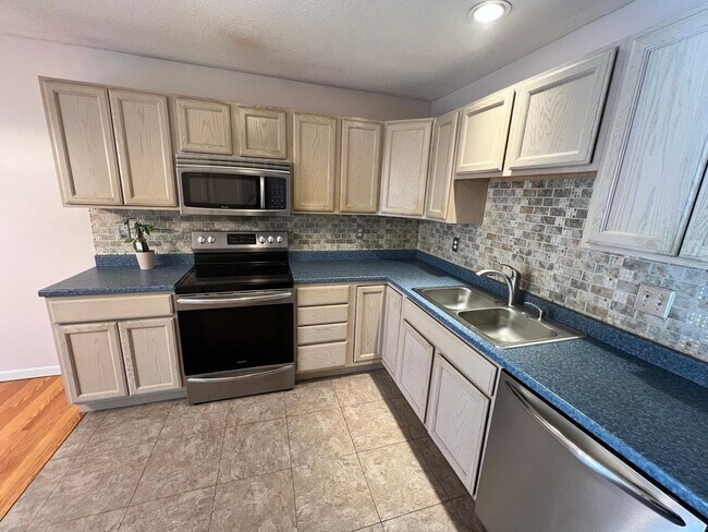 Building Photo - Beautiful Two Bedroom, Two Bath Condo in Ludlow. Available Now!