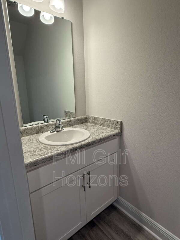 Building Photo - 710-D Giese Lane