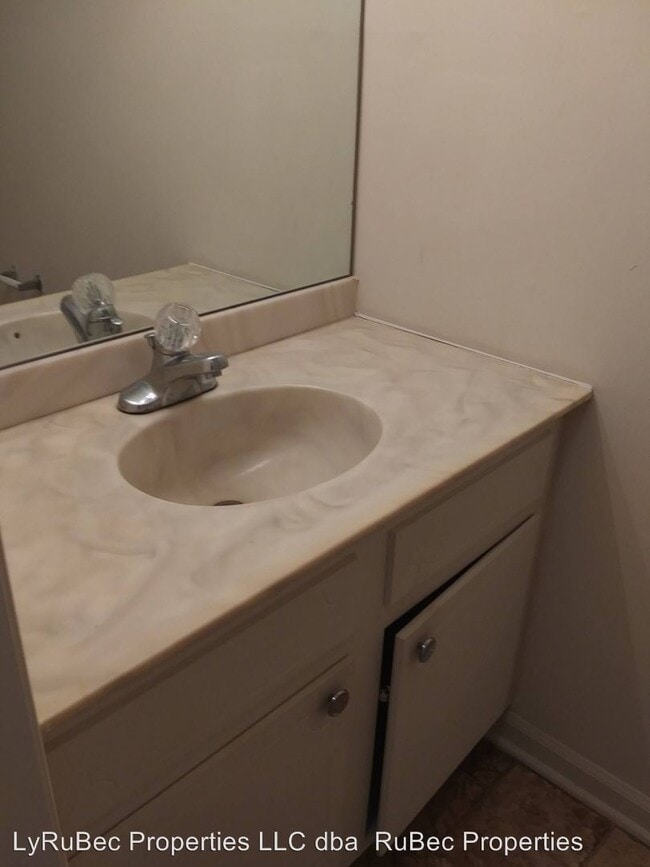 Building Photo - 915-915 Nottingham Dr