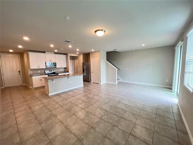 Building Photo - 996 Robin Holly St