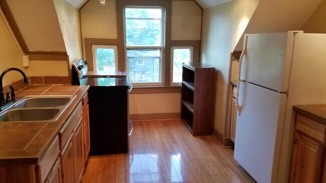 Building Photo - 101 Market Street