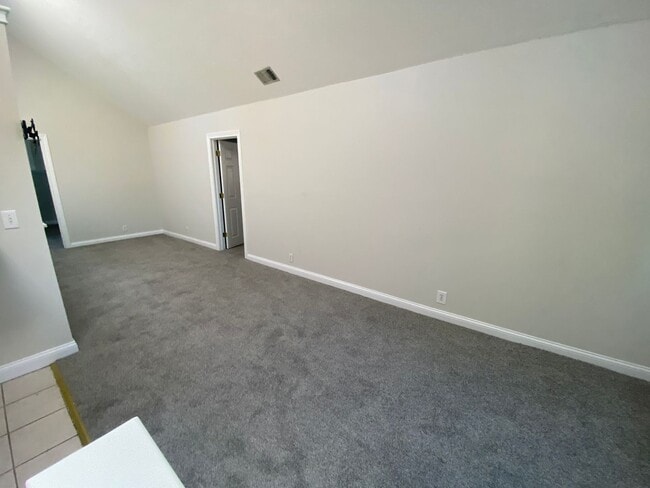 Building Photo - 1708