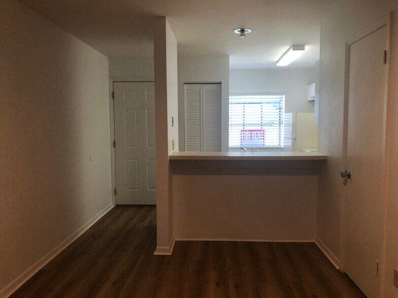 Building Photo - 807 SW 60th Ter