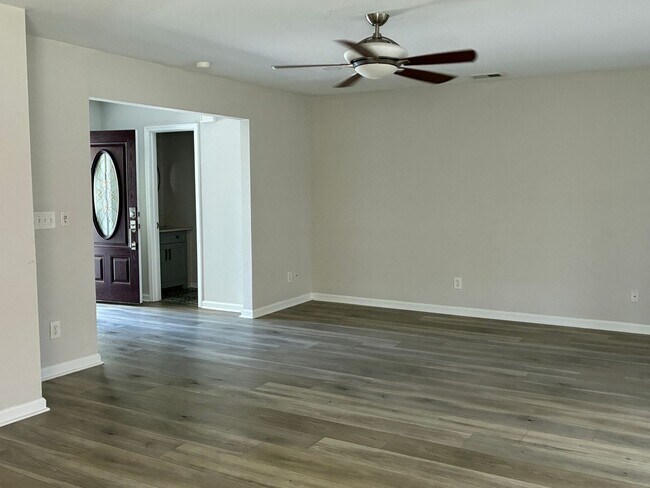 Building Photo - 1201 Eagle Creek Dr