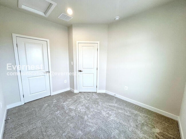 Building Photo - PROMO: Get $500 Off First Full Month’s Rent!/3 Bed/2.5 Bath Townhome with Garage / Available Now!