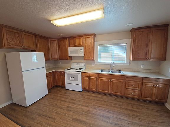 Building Photo - Charming 2 bedroom 1 bathroom home