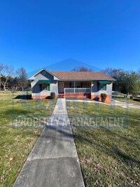 Building Photo - Unique three bedroom!