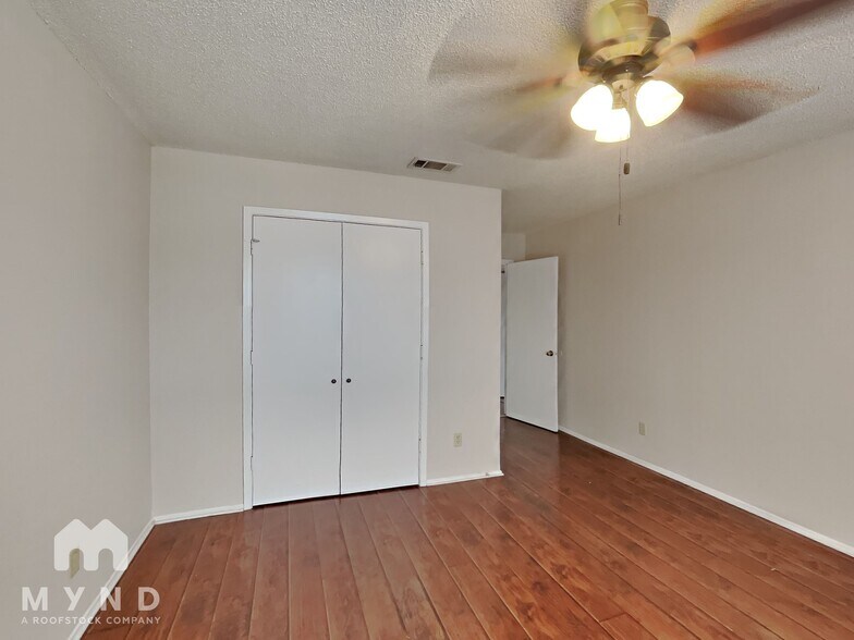 Building Photo - 5515 Brookview Ct