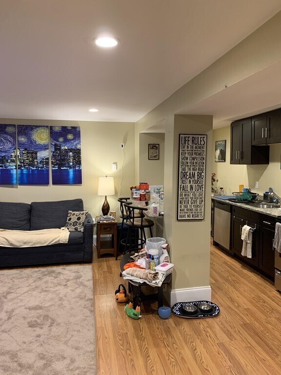 Building Photo - 404 Centre St