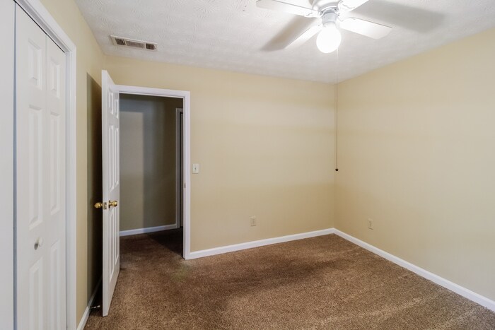 Building Photo - 65 Oak Ridge Ct