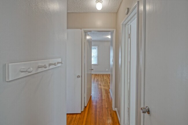 Building Photo - CHARMING, BRIGHT & AIRY HOLLYGLEN HOME W/ BEAUTIFULLY LANDSCAPED FRONT & REAR YARDS W/ PATIO BLOC...