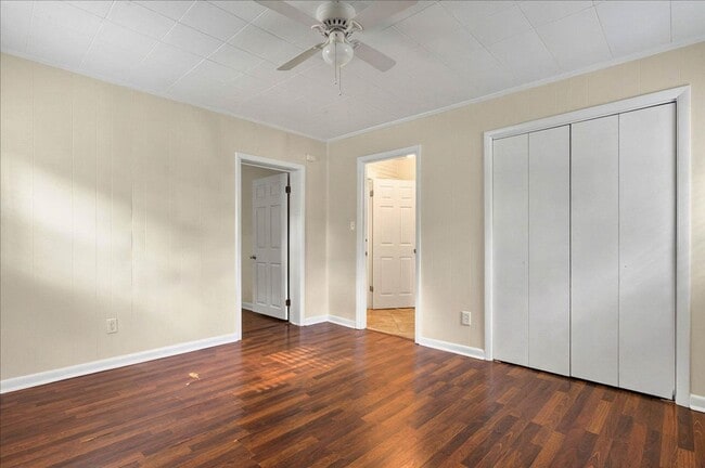 Building Photo - 4 bed 2 bath house, walk to stadium! Available August 2026